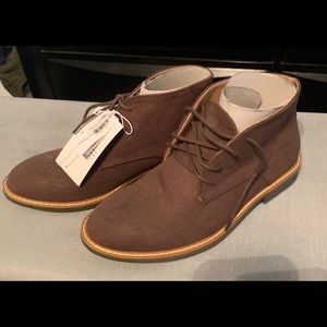 Men’s Old Navy lace up boots...